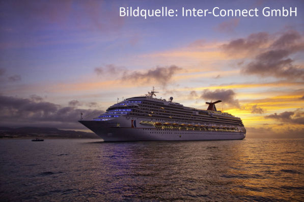 Carnival Splendor Kreuzfahrtschiff vor Cabo mit Sonnenuntergang