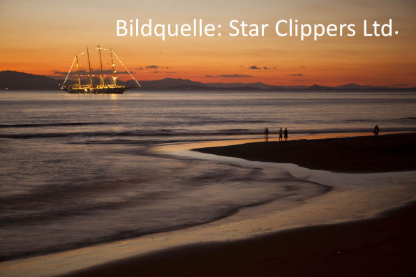 Star Clippers Kreuzfahrtschiff vor Costa Rica bei Sonnenuntergang
