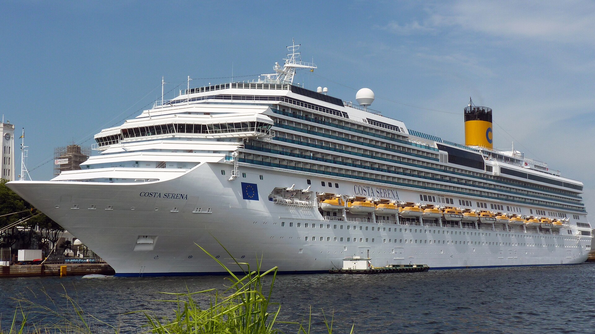 Costa Serena bei Rio de Janeiro. Foto: patano; Quelle: Wikimedia Commons, https://commons.wikimedia.org/wiki/File:Costa_Serena_arriva_a_Rio_-_panoramio_(cropped).jpg; Lizenz: CC BY-SA 3.0, https://creativecommons.org/licenses/by-sa/3.0/