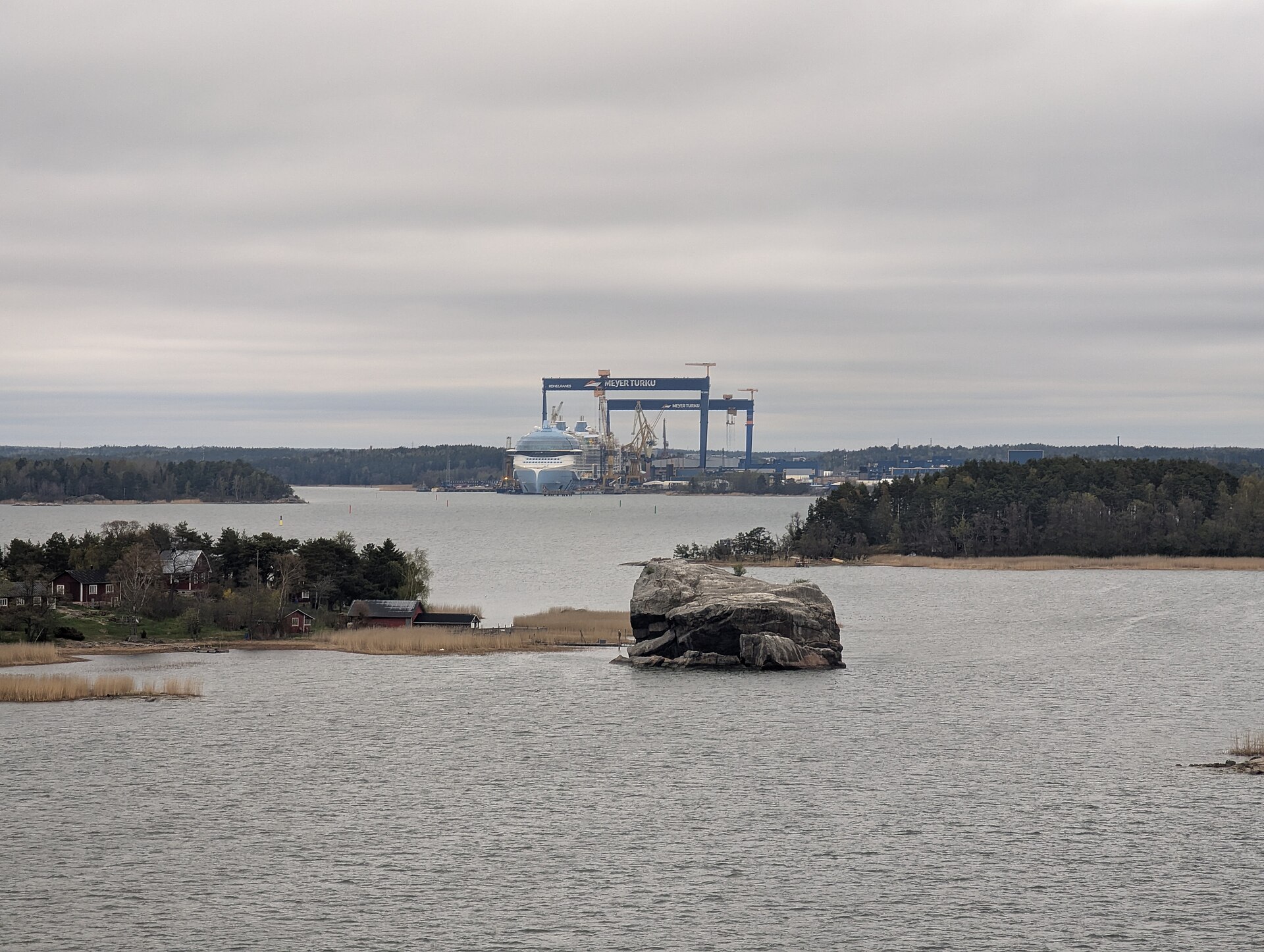 Legend of the Seas bei Meyer Turku im Mai 2026. Foto: AleWi; Quelle: Wikimedia Commons, https://commons.wikimedia.org/wiki/File:Turku%2C_Legend_of_the_Seas_-_20260504_-_32.jpg; Lizenz: CC BY-SA 4.0, https://creativecommons.org/licenses/by-sa/4.0/