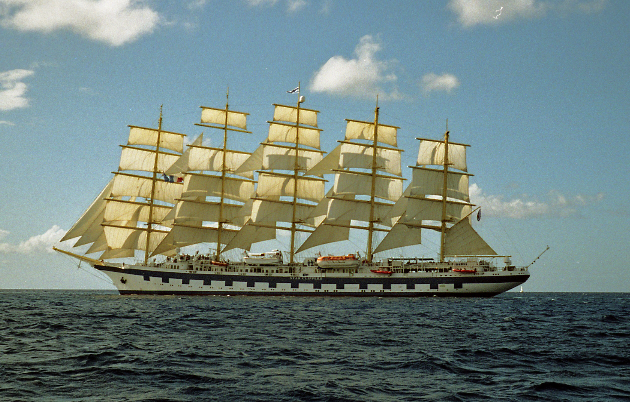 Royal Clipper unter Segeln in der Karibik. Foto: Monster4711; Quelle: Wikimedia Commons, https://commons.wikimedia.org/wiki/File:2001_Royal_Clipper_Karibik_020.jpg; Lizenz: CC BY-SA 3.0, https://creativecommons.org/licenses/by-sa/3.0/